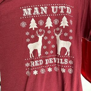 Manchester United Christmas themed t-shirt. Size Large.